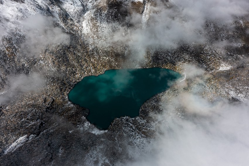 甲玉拉措海子。劉劍攝