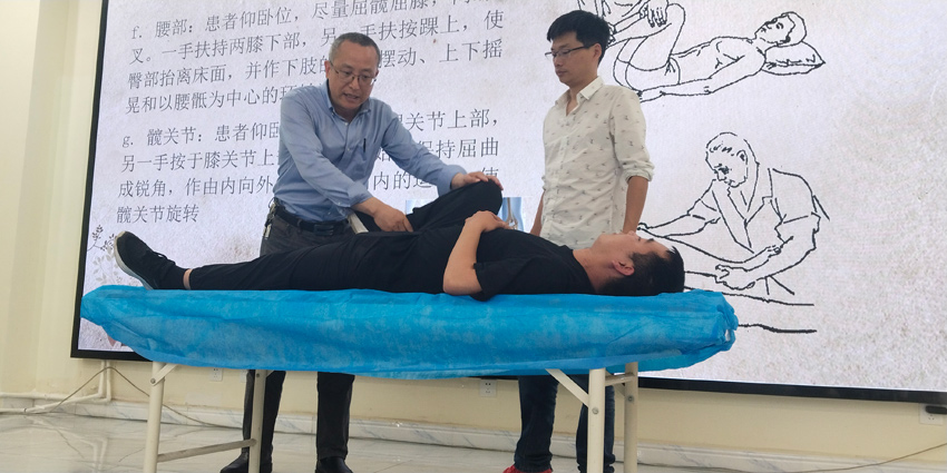 現場教學。汶川縣中醫醫院供圖