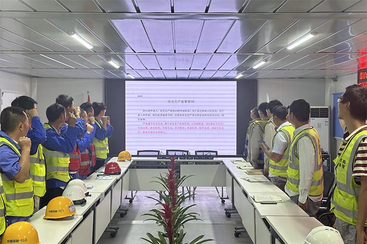 安全生產月活動宣誓。中建深裝西南公司供圖