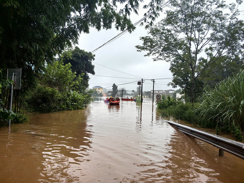 內江東興區白合鎮救援現場。內江融媒體中心供圖