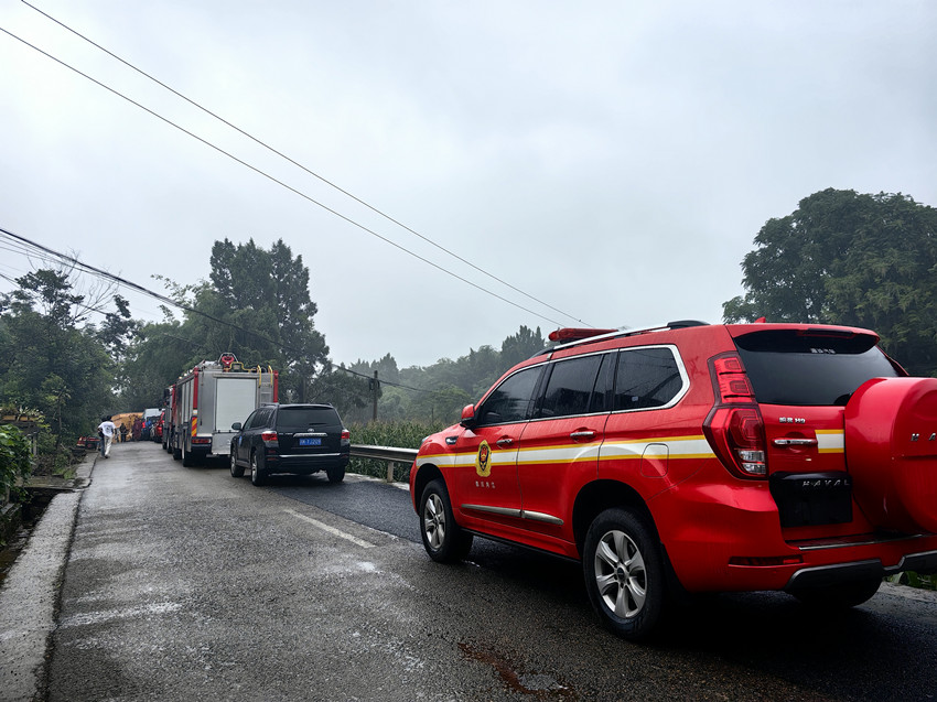 救援力量趕赴受災現場。內江融媒體中心供圖