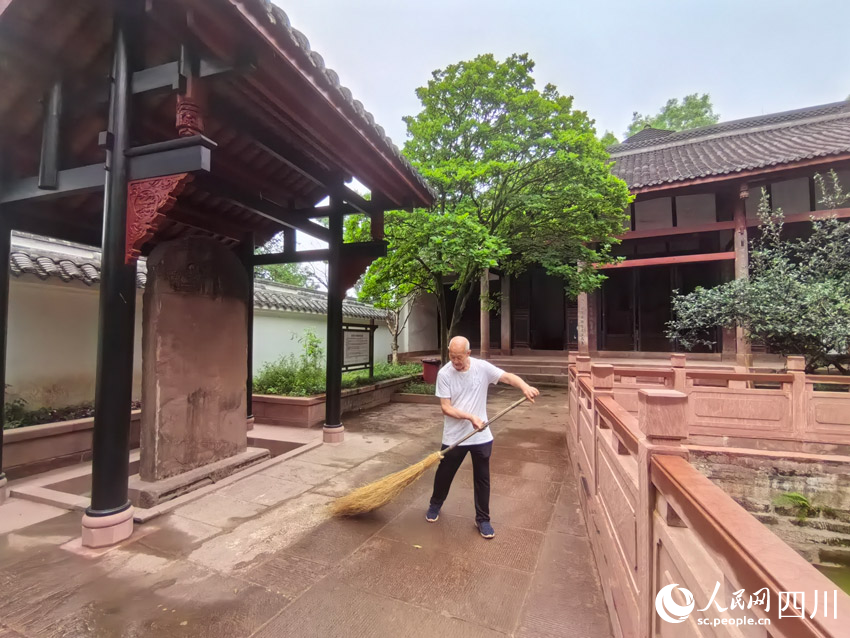 肖大爺守護文物56年了。人民網記者 劉海天攝