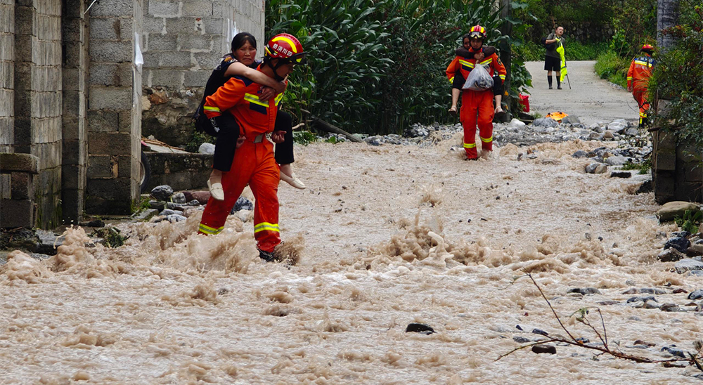 直擊四川漢源搶險救援現場：各項救援工作有序開展。四川消防供圖