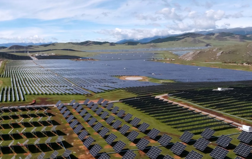 四川農商行支持的甘孜州興川光伏實證實驗基地。四川農商聯合銀行供圖