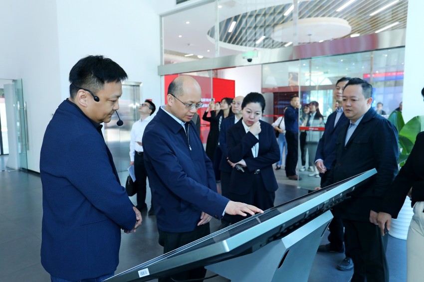 2024年3月29日學習強國學習強國總編輯農濤調研街區對街區創新舉措給予高度評價。成都電視臺供圖