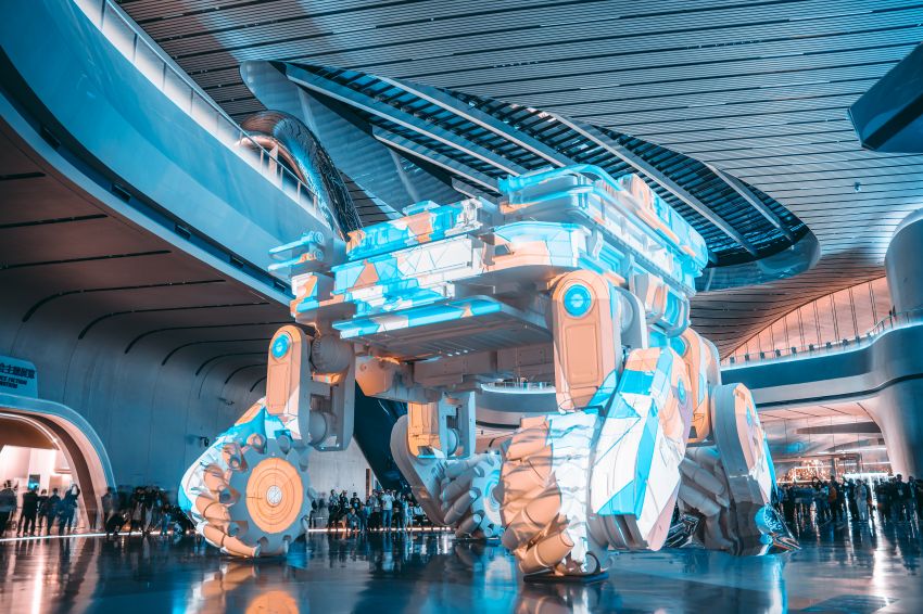 “機械狗笨笨”在激光的照射下可變換多種不同的風格。郫都區融媒體中心供圖