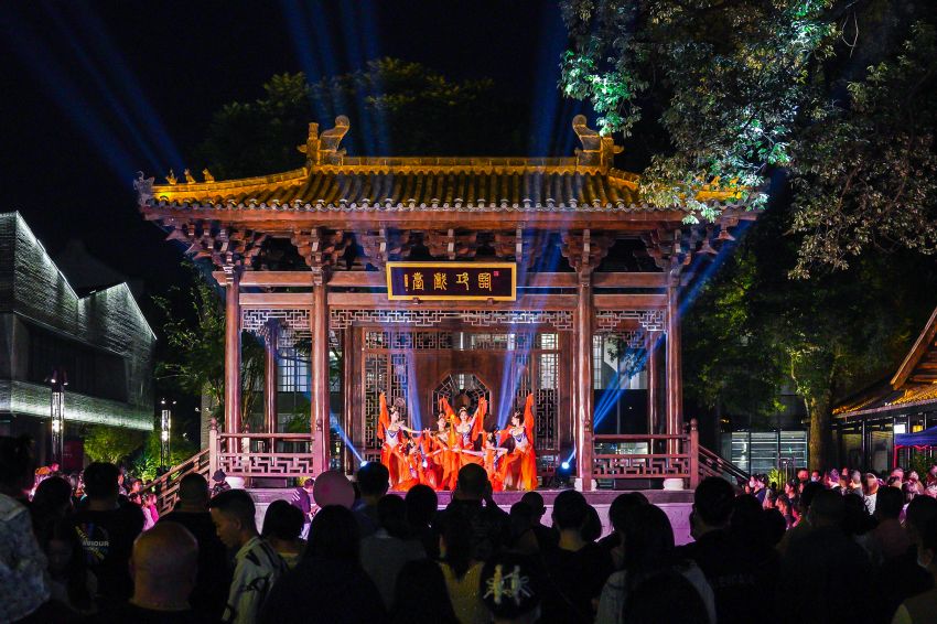 臨邛戲臺。成都市崍嶺投資集團有限公司供圖