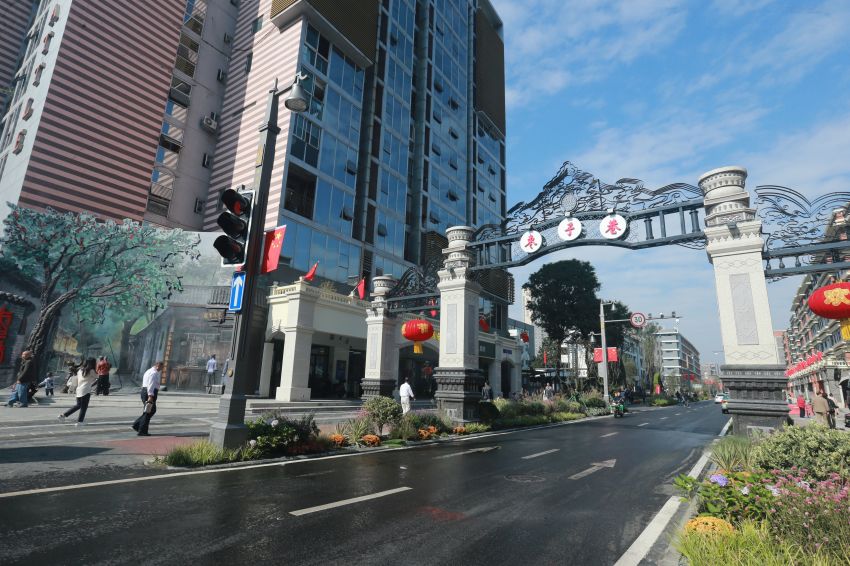 西安路街道以特色街區打造，帶動老舊院落治理，提升社區整體面貌。成都市委編辦供圖