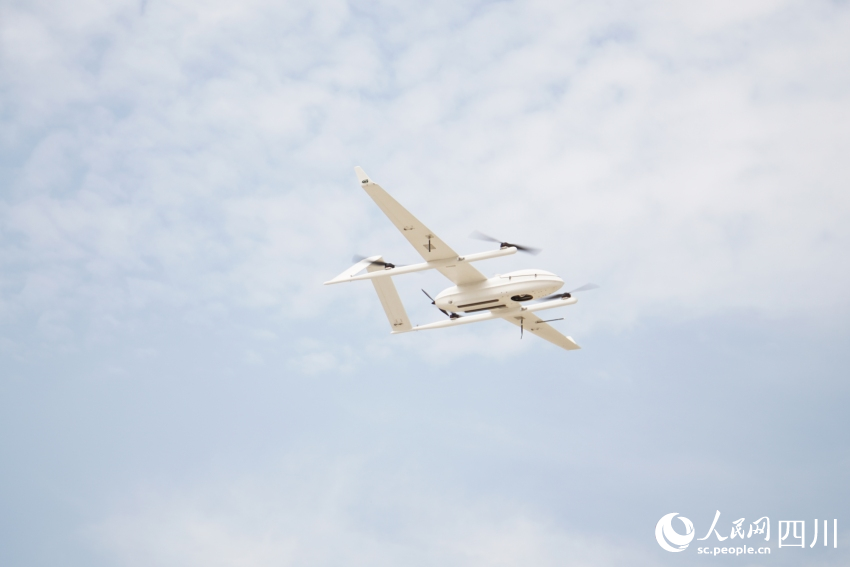 正在進行飛機靈敏度測試的無人機產品。人民網 趙祖樂攝