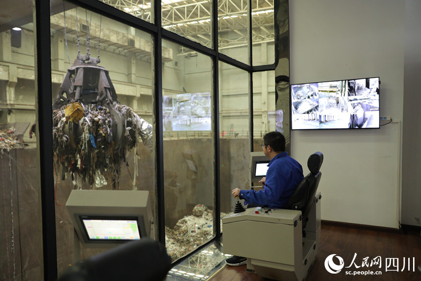 垃圾焚燒發電廠。屈超英攝