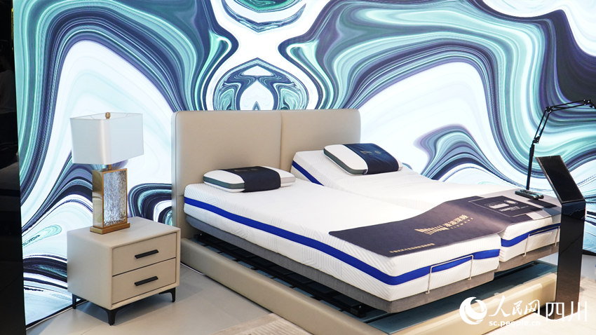 尹道茗帶領研發團隊開發的智能床墊。實習生 舒鑫攝