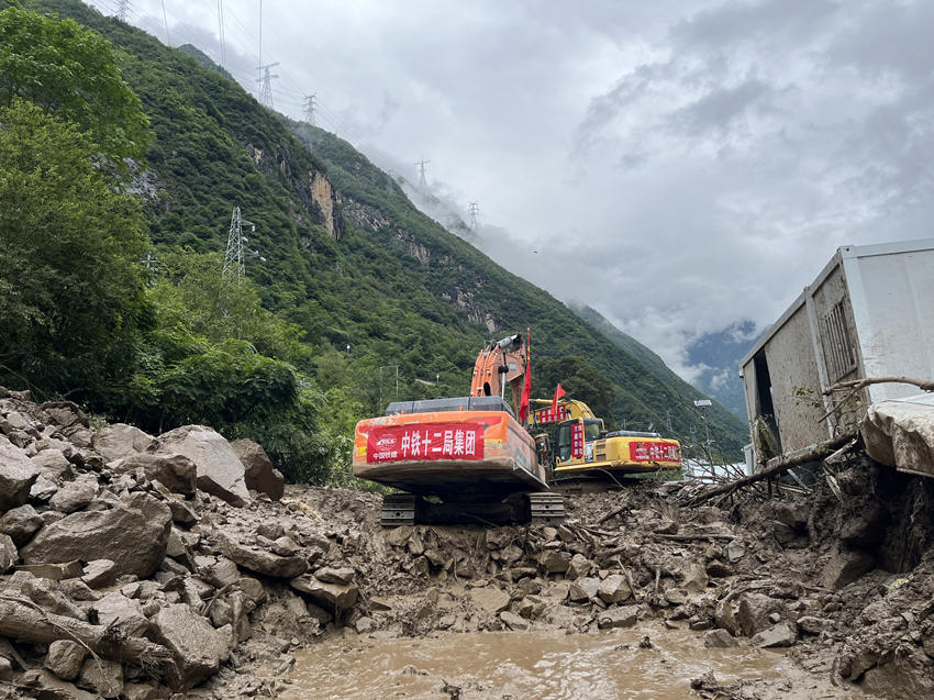 搶險救援現場。中鐵十二局供圖