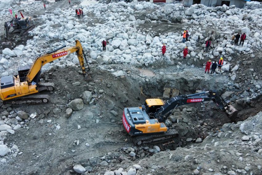 按方案人機結合開展救援。中國安能集團供圖