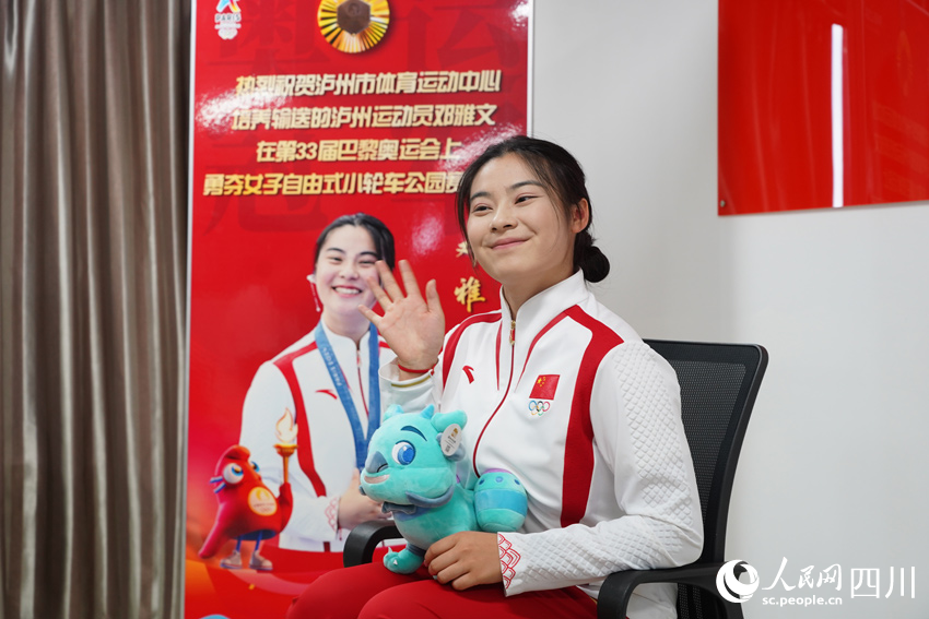 和自己照片比漂亮，美美的。許世智攝