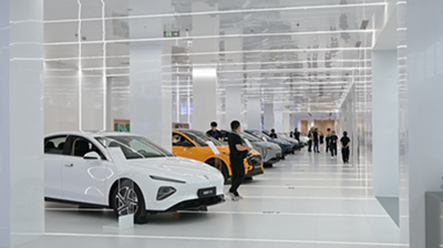 寧德時代新能源生活廣場車輛展示區。肖瑤供圖