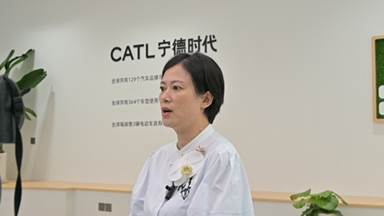 青白江區副區長竇川接受采訪。肖瑤供圖