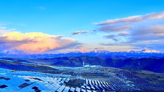 四川首個“光伏+儲能”數智電站紅星光伏項目。張峰攝