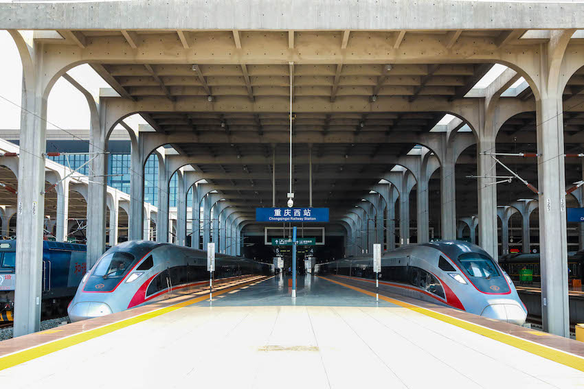 列車抵達重慶西。中國鐵路成都局集團有限公司供圖