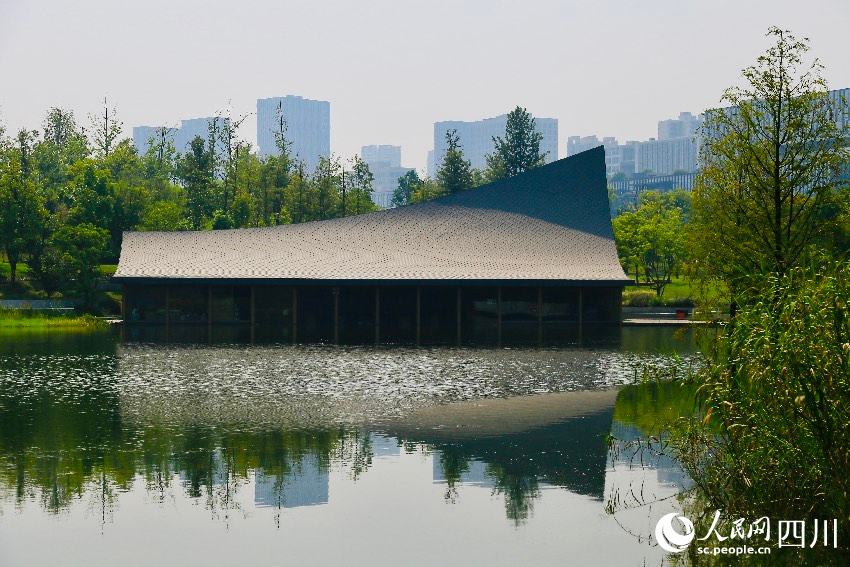 湖畔書店。人民網記者 朱虹攝