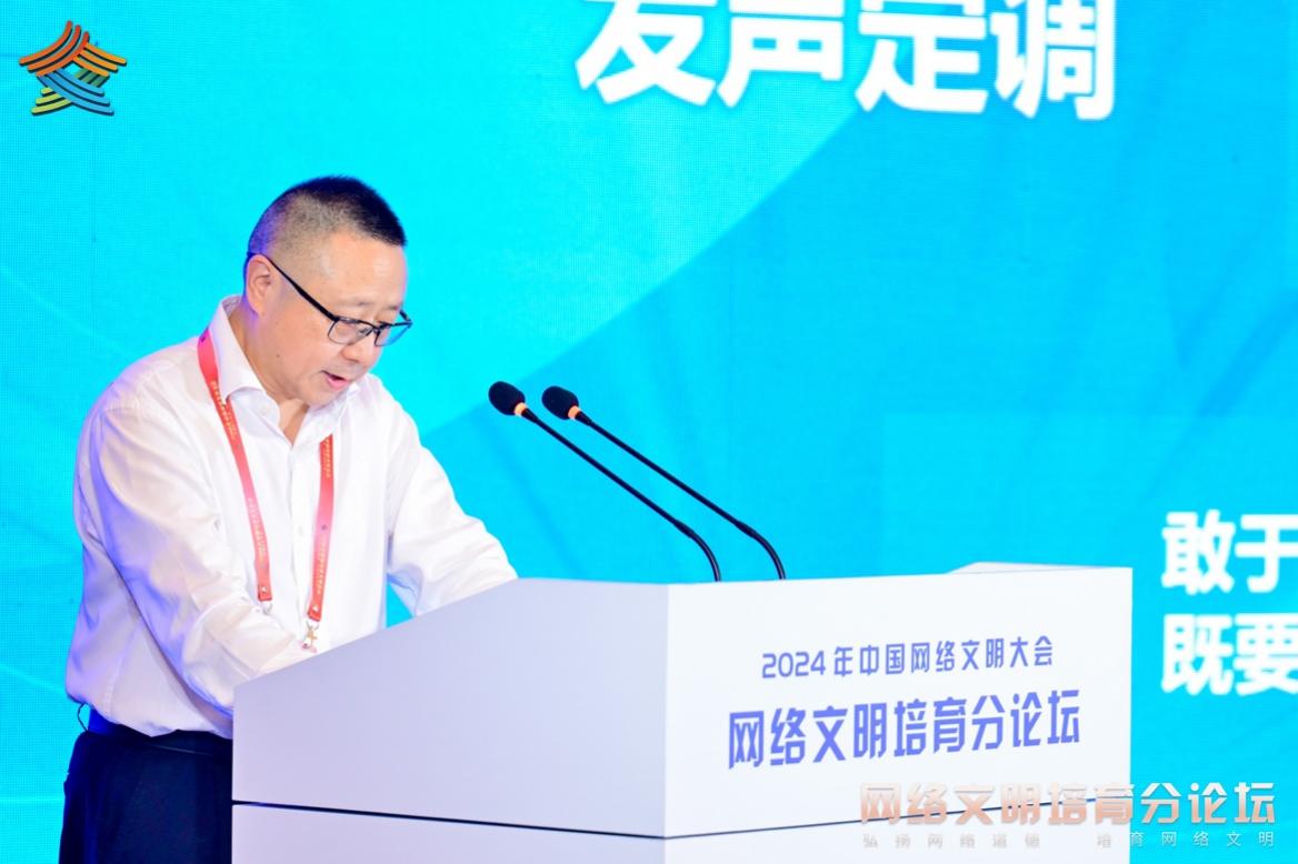 四川日報報業集團黨委副書記、總編輯李鵬。主辦方供圖