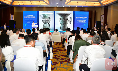 “讓正能量有大流量，為大流量加正能量?！薄鞍蚜髁拷唤o年輕人，讓年輕回應年輕?！薄钨e們圍繞“弘揚網絡道德，培育網絡文明”主題，交流經驗、群策群力、集思廣益。