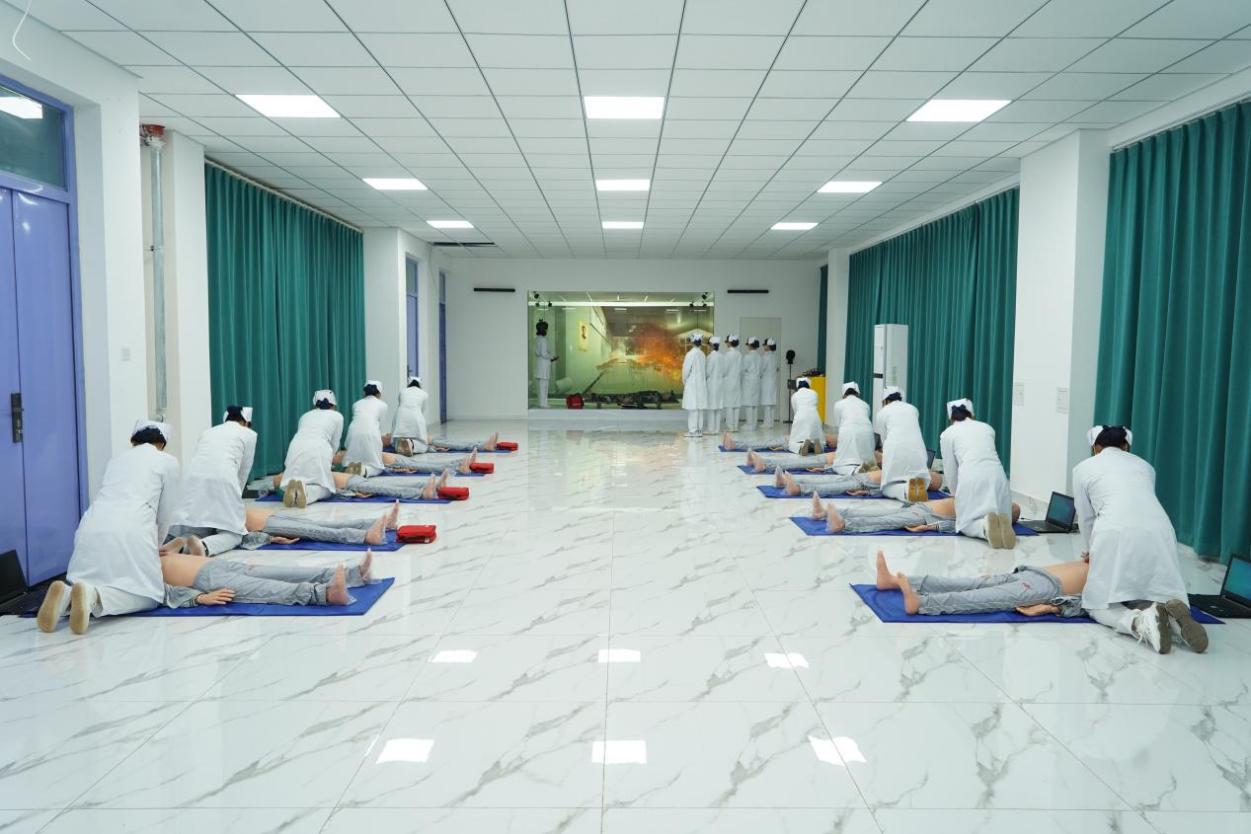 國家級職業教育示范性虛擬仿真實訓基地急救技能實訓中心。四川護理職業學院供圖