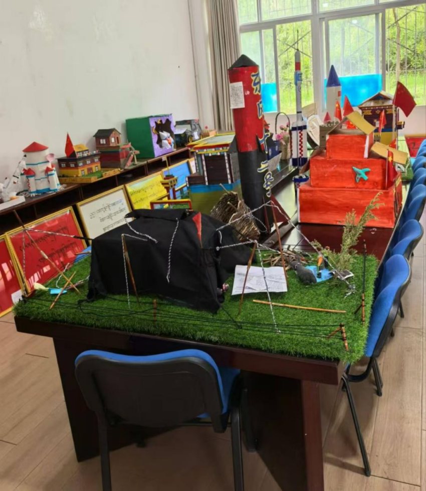 學生藝術節作品。白玉縣中學校供圖