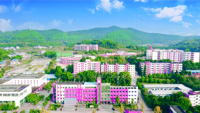 四川省射洪市職業中專學校校園。四川省射洪市職業中專學校供圖