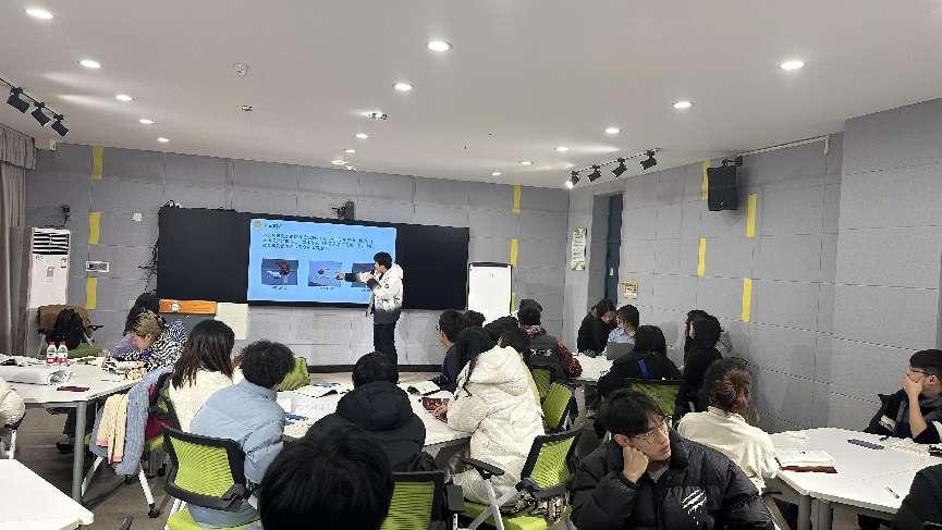 2 國家一流課程《材料成型CADCAE技術》授課(彭必友教授與西華大學材料成型及控制工程2021級本科生1)