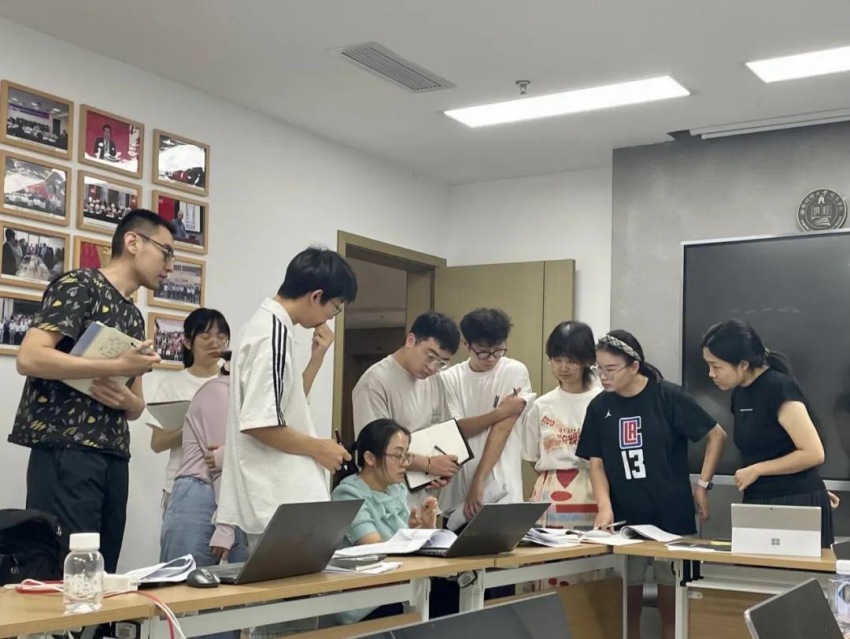 鄒紅團隊研討會。消費經濟與勞動經濟科研團供圖