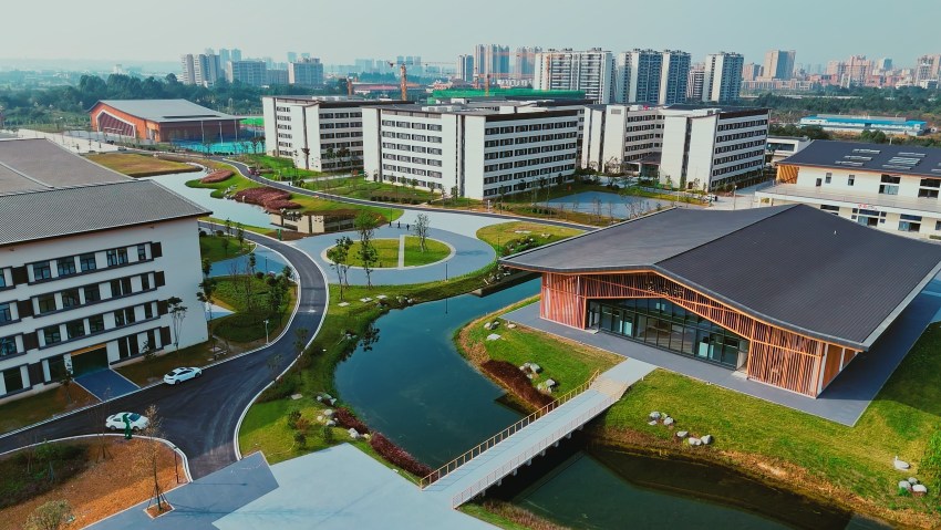 成都紡織高等?？茖W校新校區。成都紡織高等?？茖W校供圖