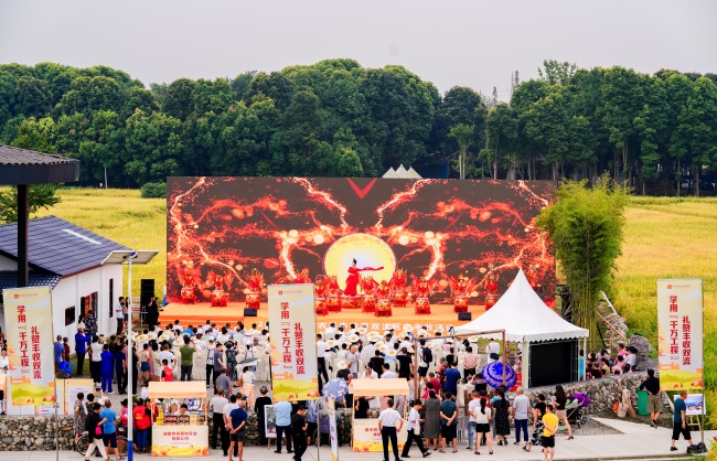 成都雙流區舉辦農民豐收節慶?；顒?/><span>成都雙流區舉辦農民豐收節慶?；顒?/span></a></div>
<div class=