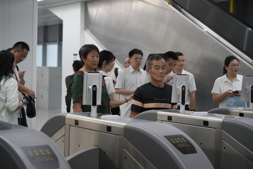 市民常鮮。成都軌道集團供圖