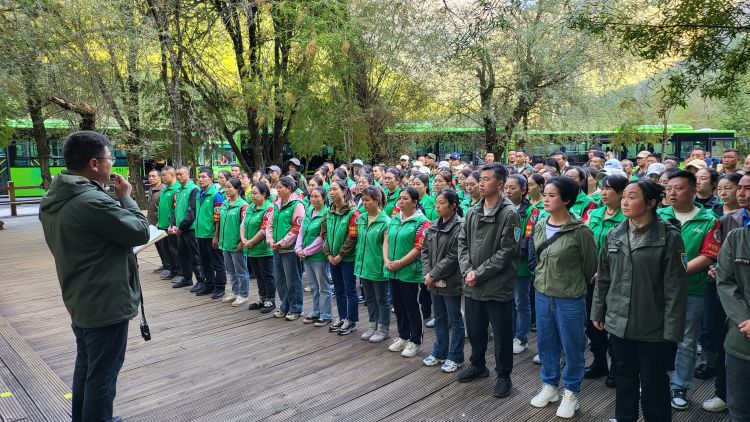 志愿者每天下班后進行工作總結。九管局供圖