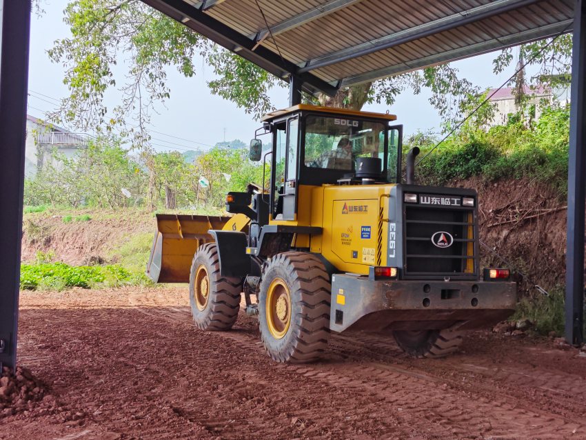 東勝鄉農貿市場新建項目機械施工。周倩攝