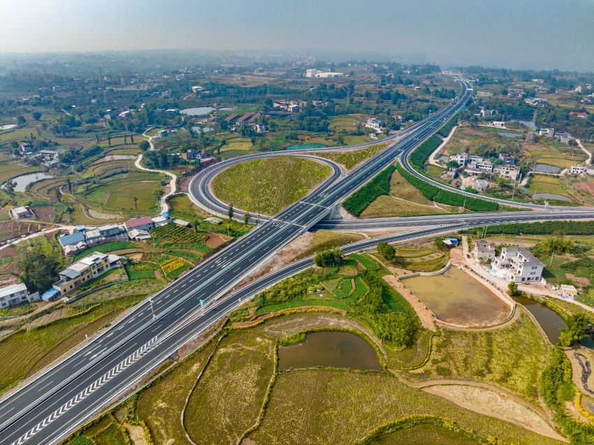 瀘永高速航拍。受訪者供圖