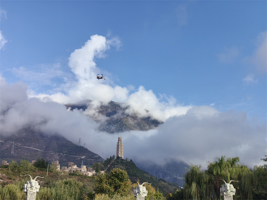 威武碉樓山中矗立。人民網記者 劉海天攝