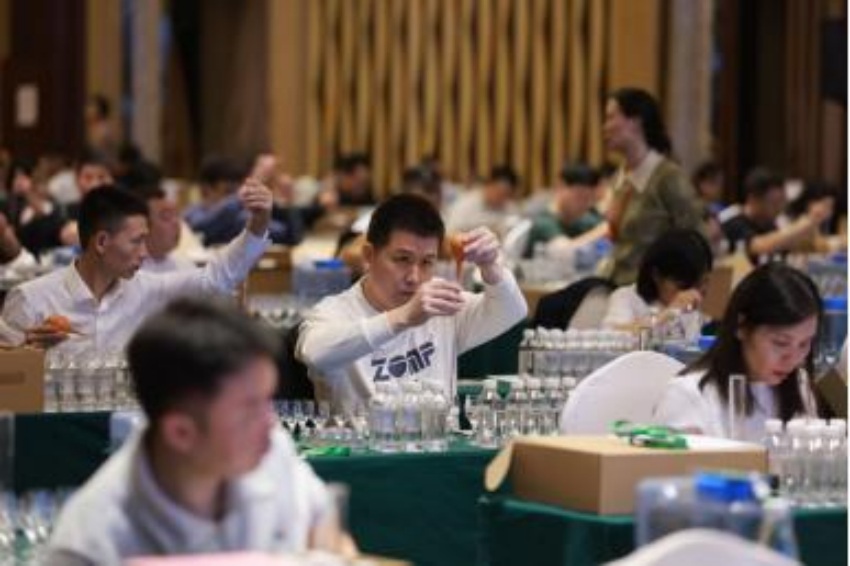 白酒酒體設計師技能大賽現場。主辦方供圖