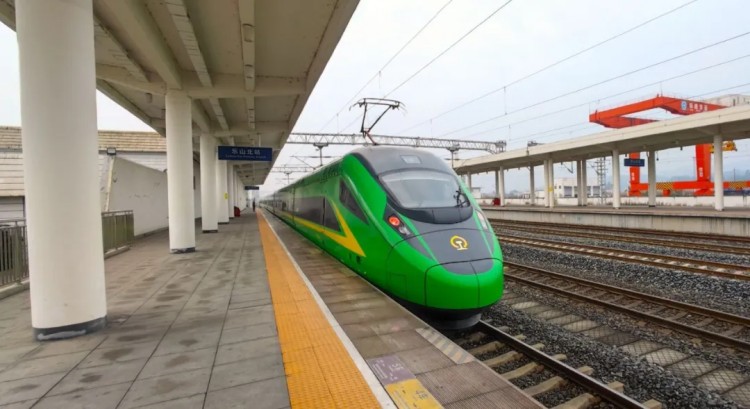 動車駛入樂山北站。夾江縣融媒體中心供圖
