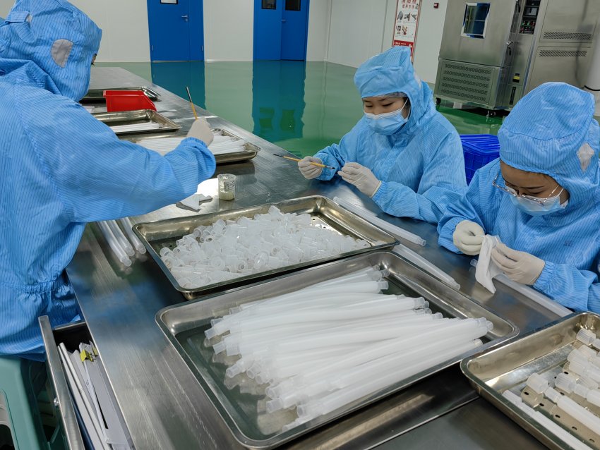 成都昌華科技有限責任公司生產線。成都醫學城管委會供圖