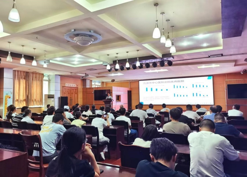 幫扶專家在院內開展講座。張從兵、楊嘯云供圖