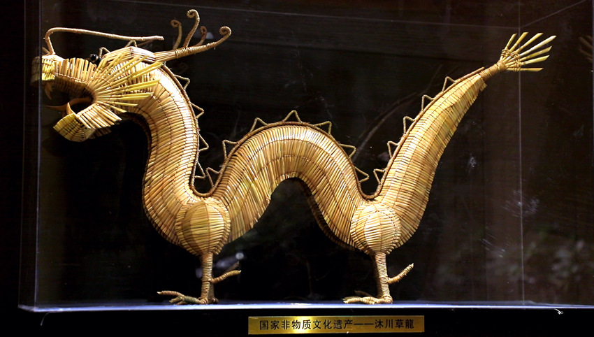 草龍工藝品。鄒松嶺攝