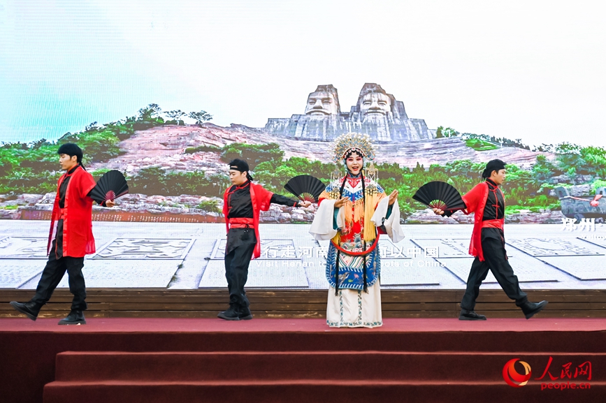 現場節目紛呈。人民網 霍亞平攝