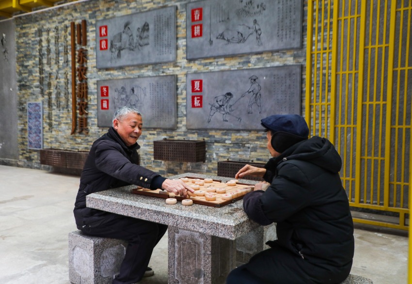 休閑娛樂的小區居民。宣漢縣委宣傳部供圖