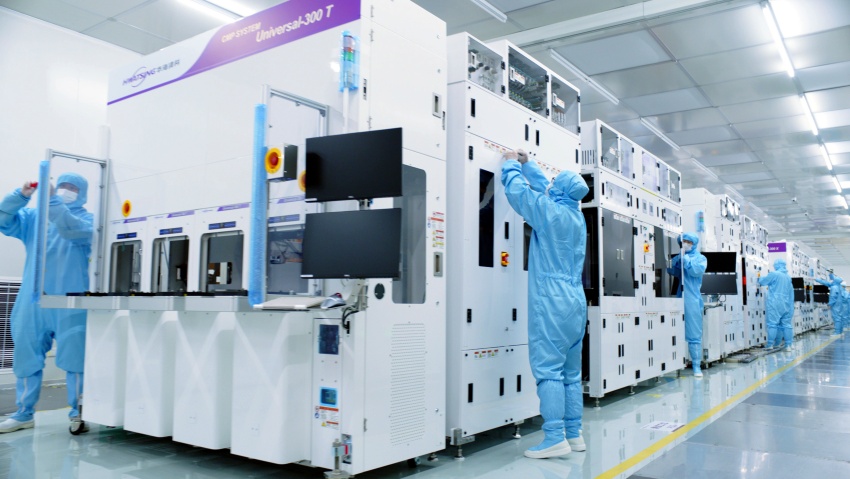 四川能投集團所屬華海清科是國內高端半導體裝備領域的領軍企業，圖為華海清科運營制造部員工。四川能投集團供圖