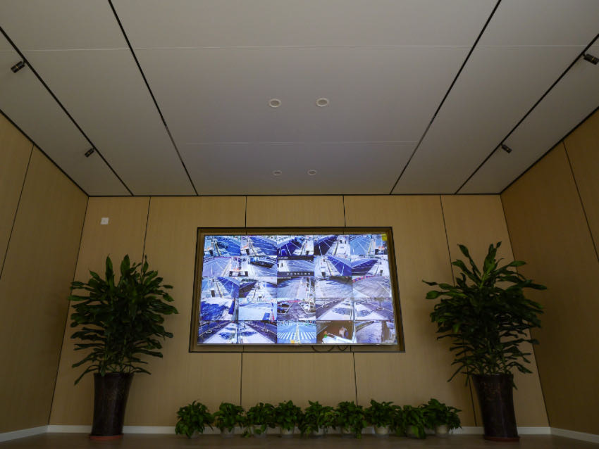 通過智慧化監控大廳可以隨時觀測站上情況 。曾宇攝