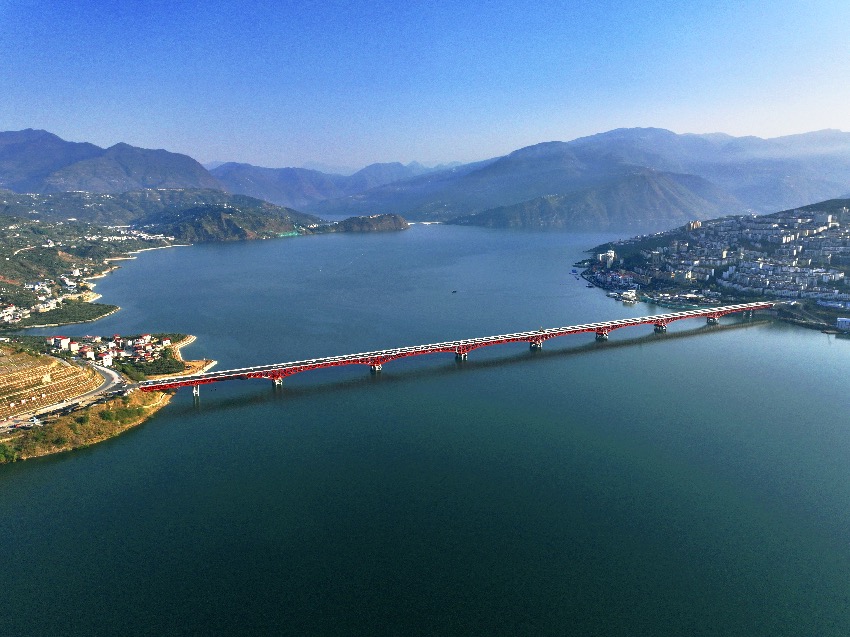 蘭家灣特大橋遠景。蜀道高速集團樂漢公司供圖