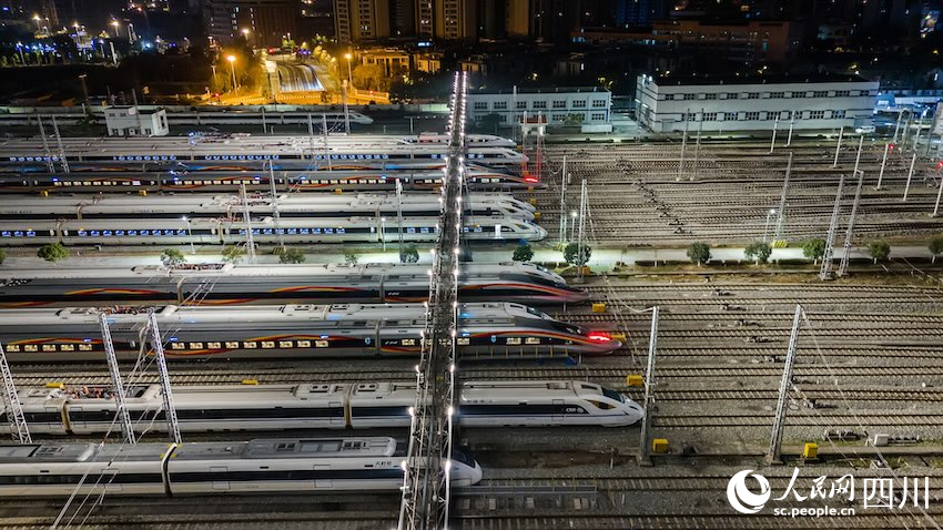 蓄勢待發。熊能攝