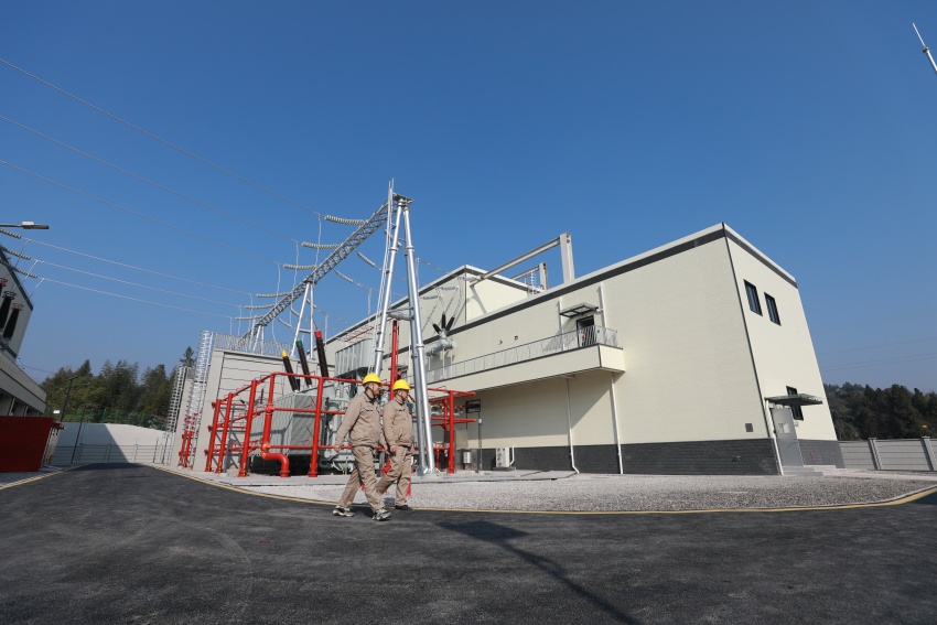 建成投運的達州開江220千伏輸變電工程現場。國網達州供電公司供圖