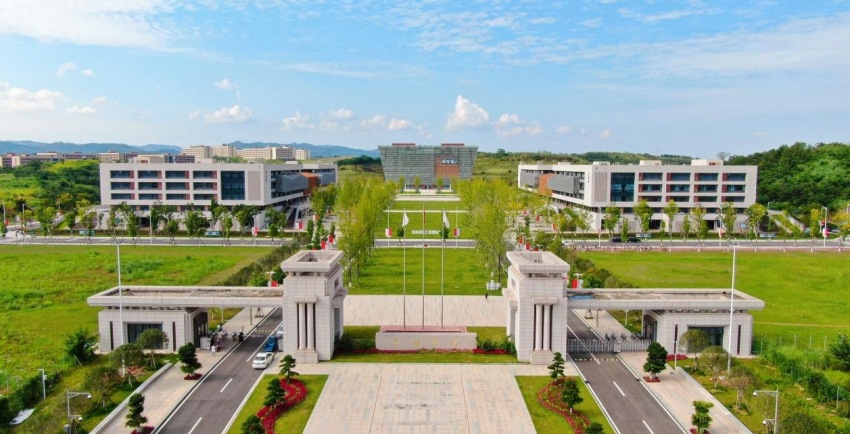 吉利學院南門。吉利學院供圖